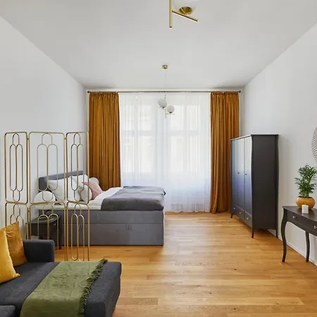 Deluxe In New Town By Days Apartamento Praga